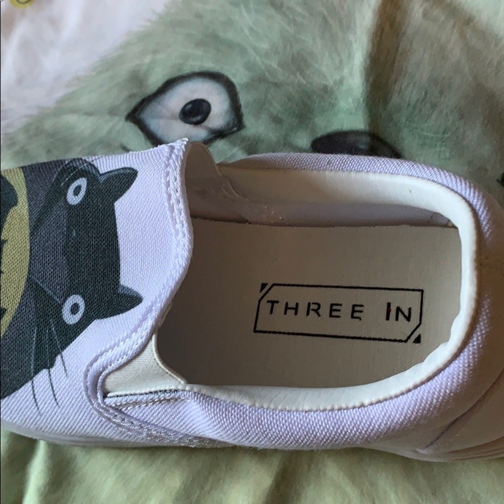 SHOES - Picture 2 of 4